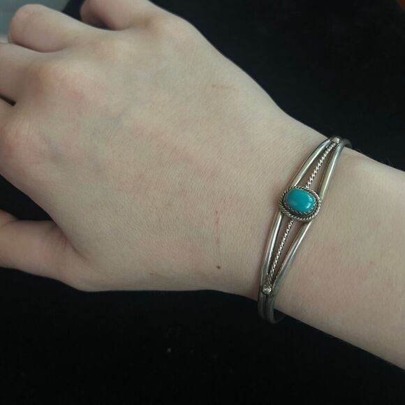 Vintage 0.5” Thick Navajo Turquoise and Sterling Silver Cuff Bracelet - Picture 2 of 9